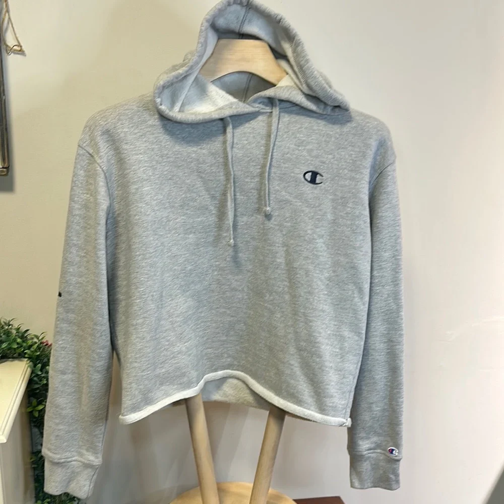 Champion Women’s Cropped Gray Hoodie Sweatshirt Logo Pullover Size Medium - Picture 1 of 8